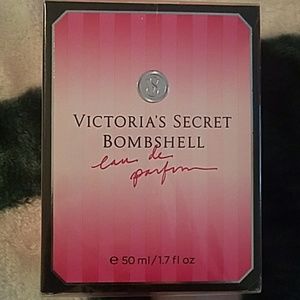 Victoria Secret Bombshell perfume